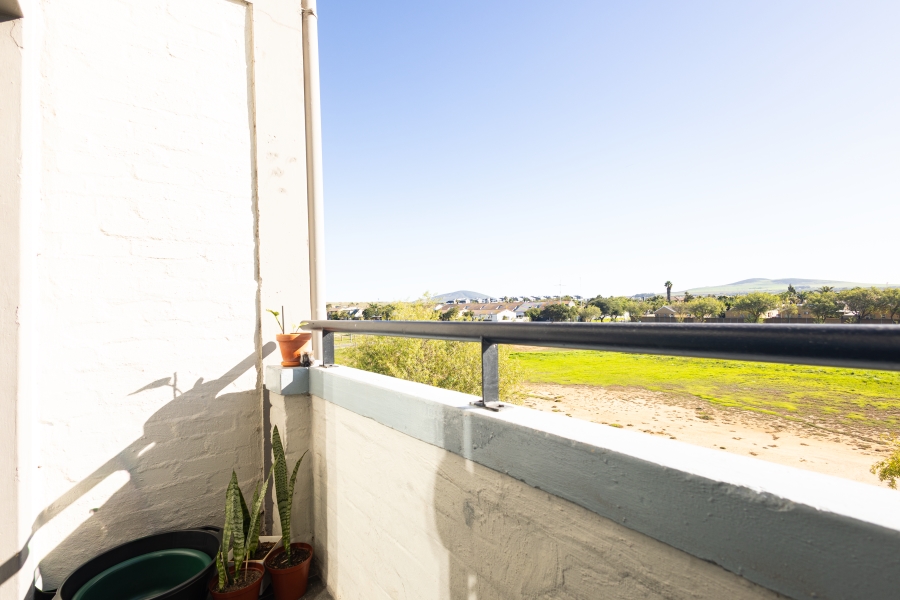 2 Bedroom Property for Sale in Uitzicht Western Cape